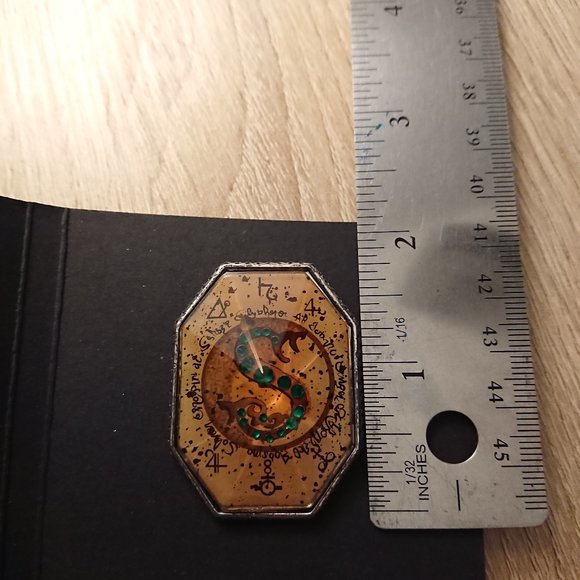 Harry Potter Enemal Pin - Picture 2 of 3